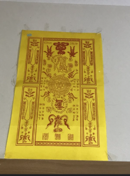 Lá bùa treo trước cửa là gì? Lá bùa có ảnh hưởng đến bạn không?